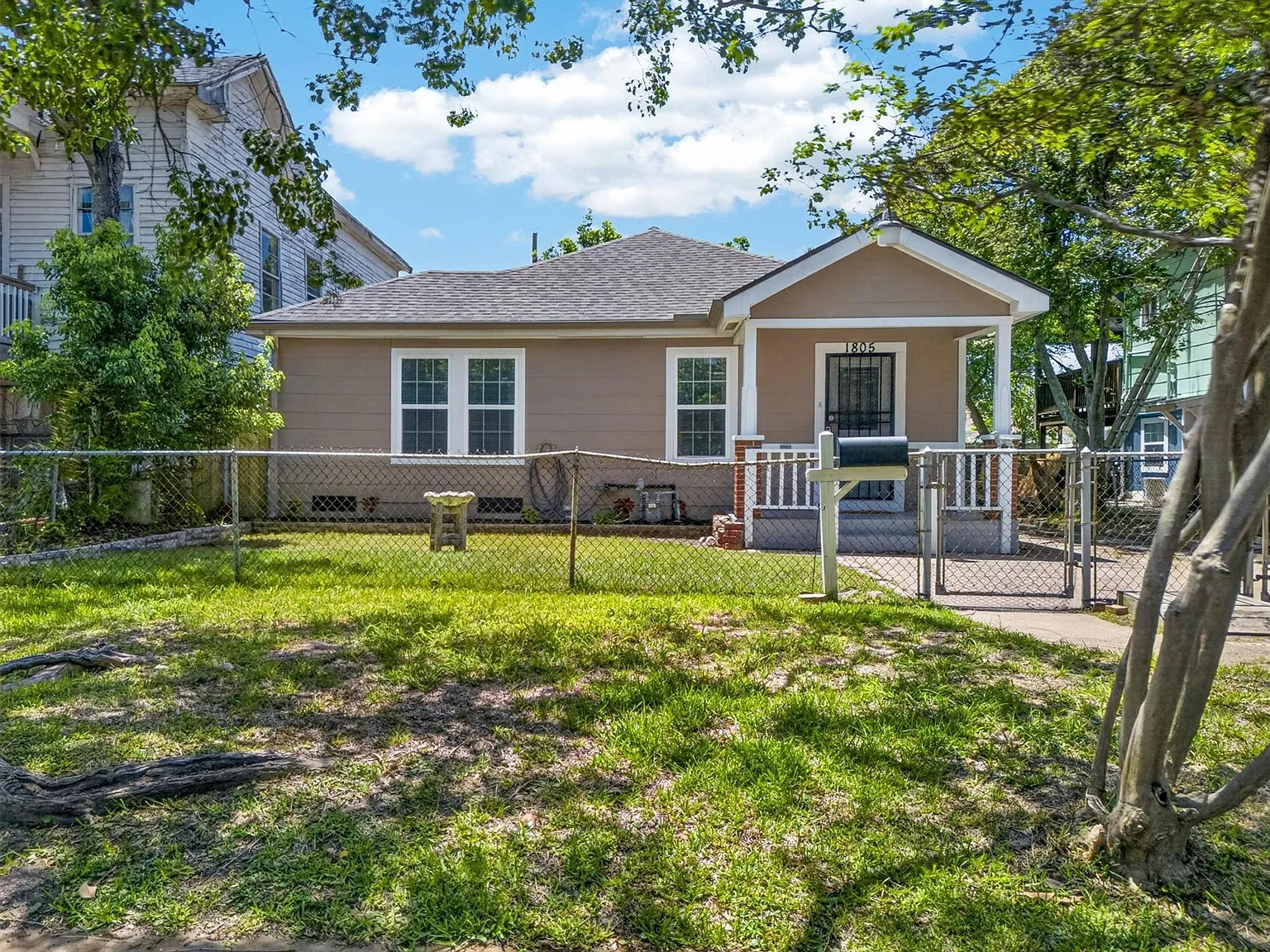 3 bed, 2.0 bath, 1544 sqft, $2,000 — Photo 2