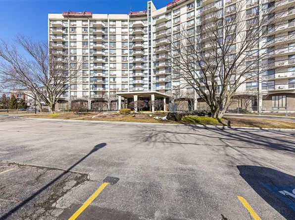 20 N Tower Rd APT 5J, Oak Brook, IL 60523