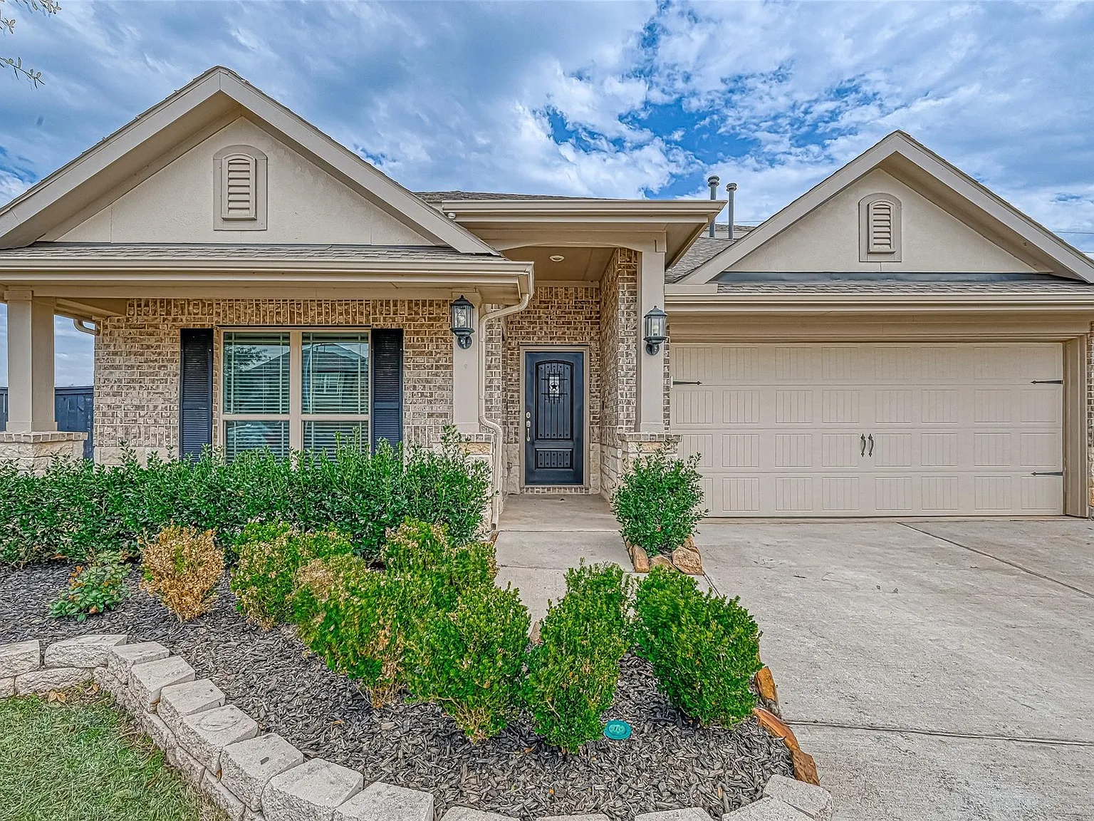 4 bed, 4.0 bath, 2508 sqft, $3,000 — Photo 3