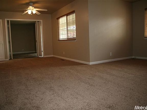 4th image of 717 S Mills Ave