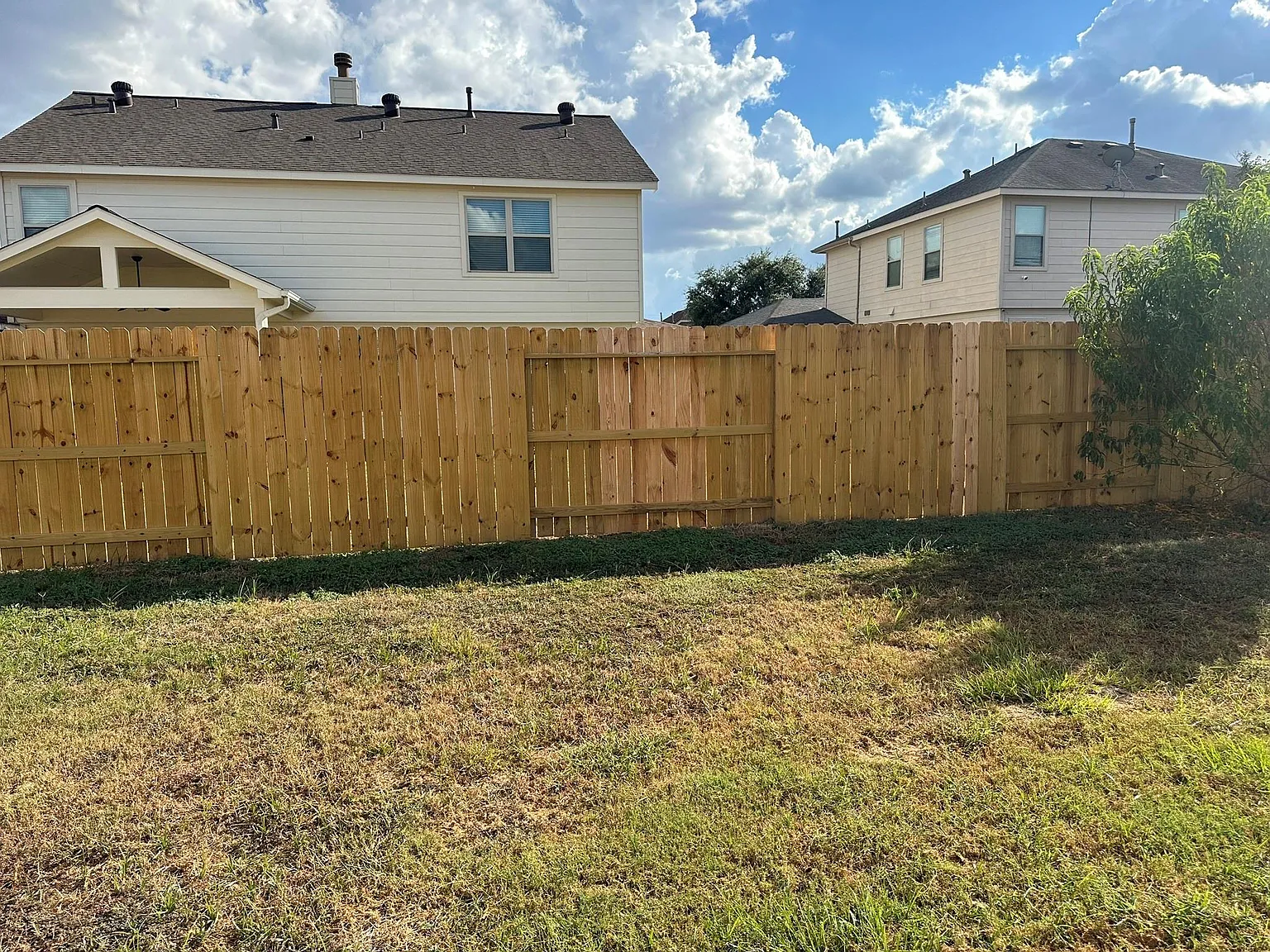 5 bed, 2.5 bath, 3288 sqft, $2,649 — Photo 2