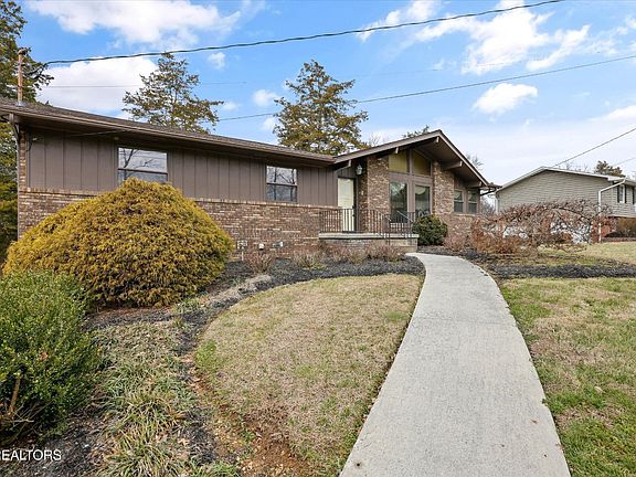 3rd image of 605 Woodland Dr