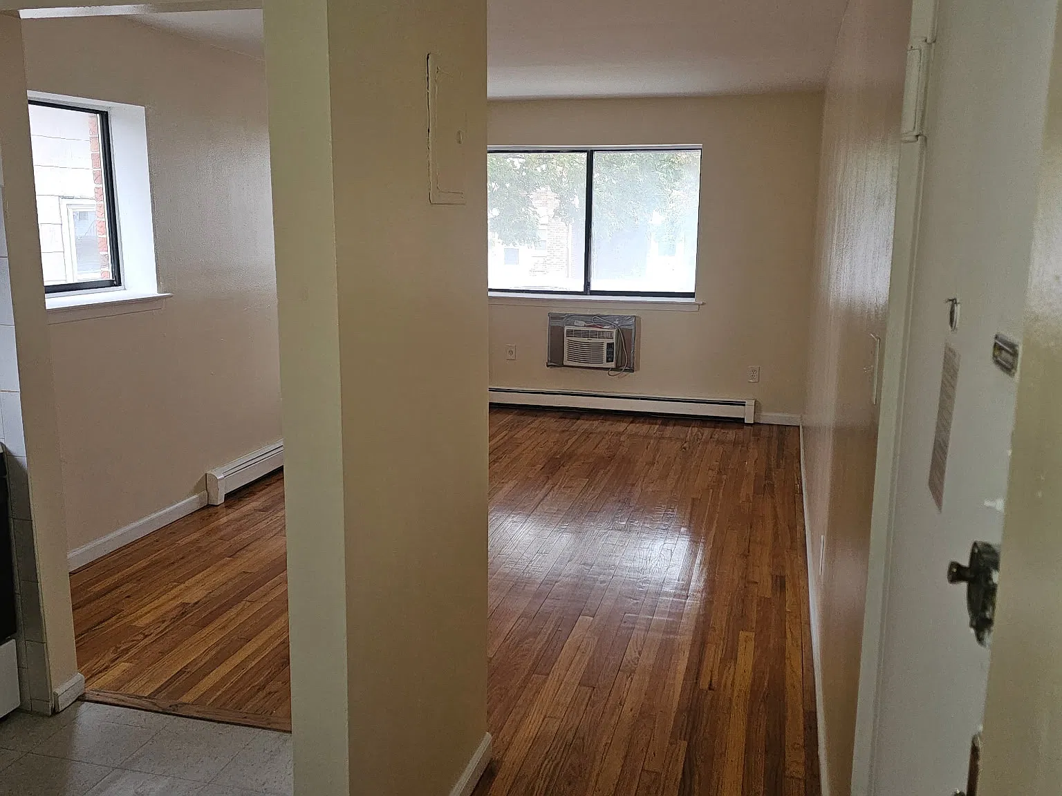 1 bed, 700 sqft, $1,900 — Photo 3