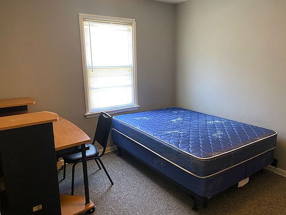 5th image of 704 W Western Ave #2