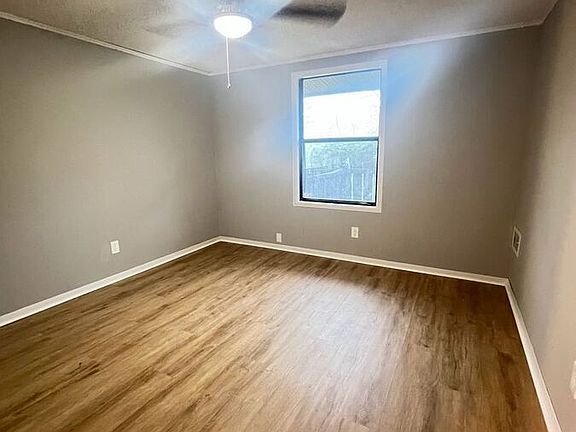 2nd image of 803 Amhurst Dr