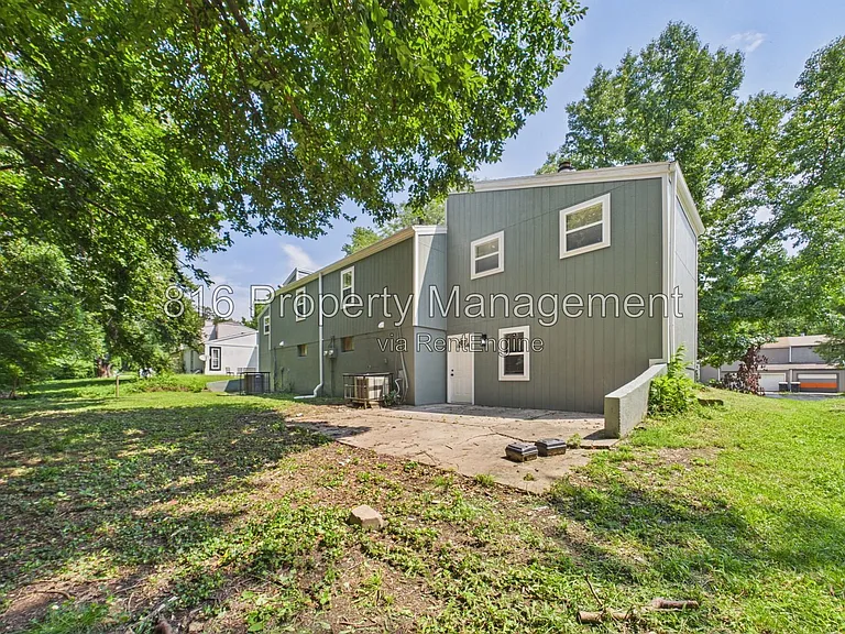 9524 Manning Ave — Photo 32