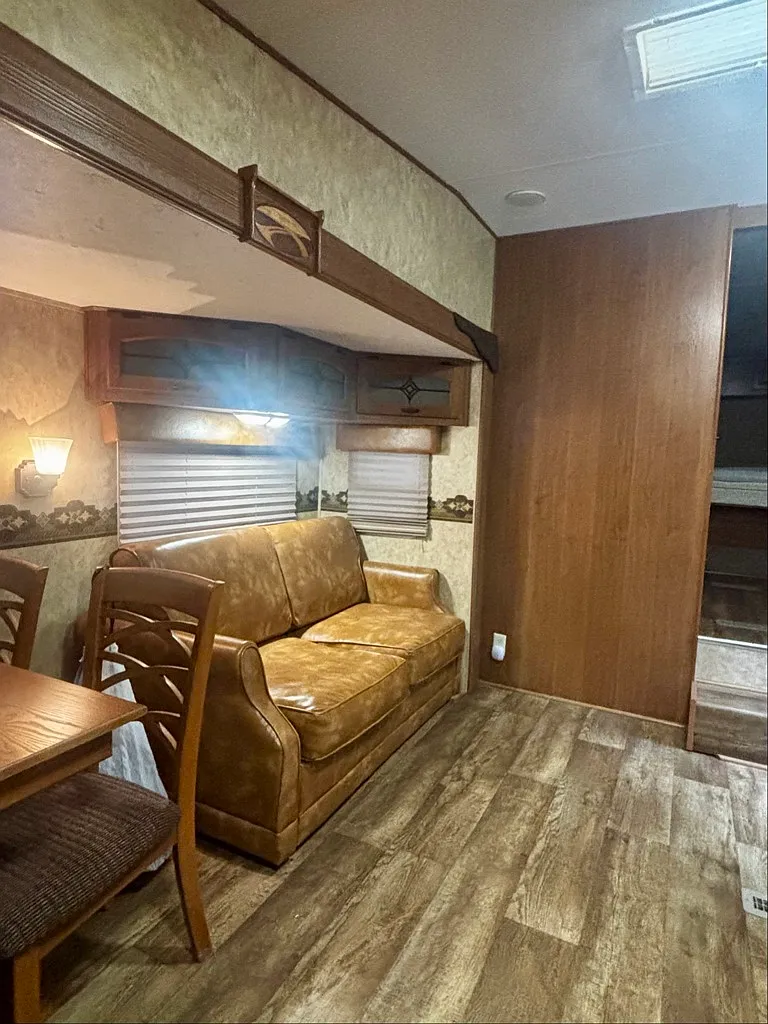 Cozy 1-Bed RV Rental in Marianna, Florida — Photo 3