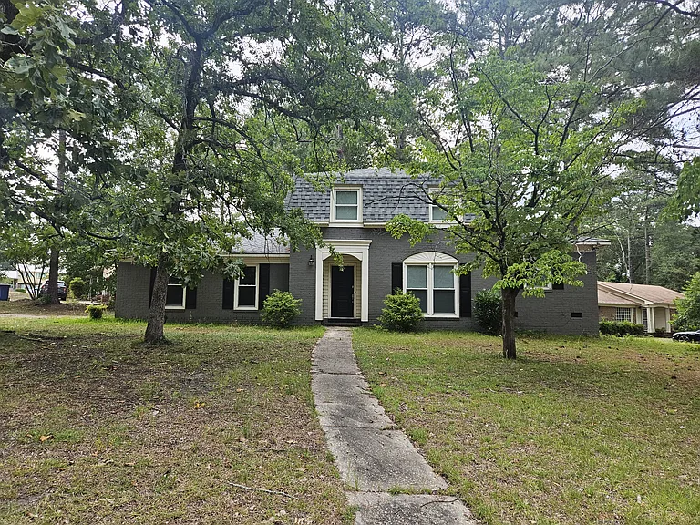 402 Lotus Dr — Photo 2