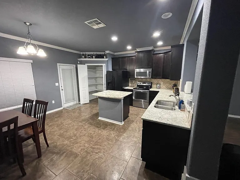 1030 Santa Catalina St — Photo 4