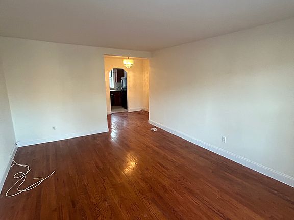 4th image of 192-10 39th Ave