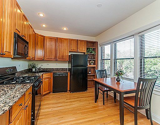 3rd image of 4033 N Southport Ave #3