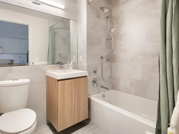 445 Grand Avenue image 4 of 38