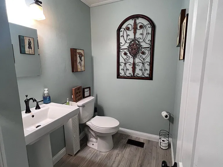 233 Walden Ct — Photo 4