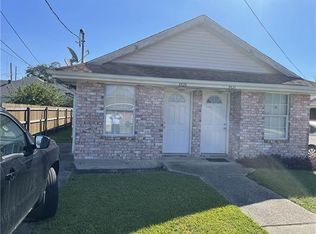 3523 Pakenham Dr, Chalmette, LA 70043