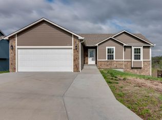 103 Prairie Meadow Rd, Saint George, KS 66535