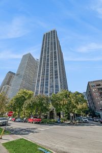 2650 N Lakeview Ave APT 710, Chicago, IL, 60614