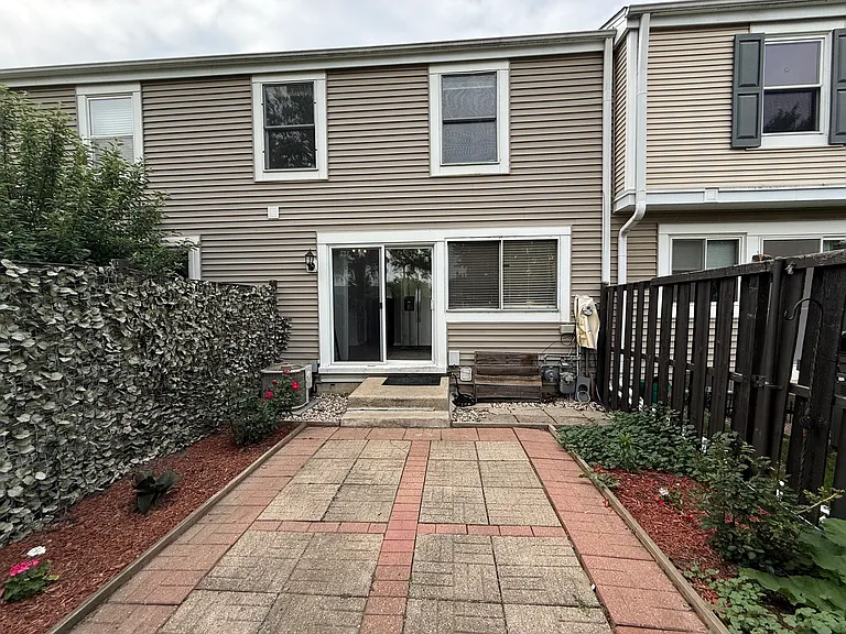 1927 Governors Ln — Photo 20