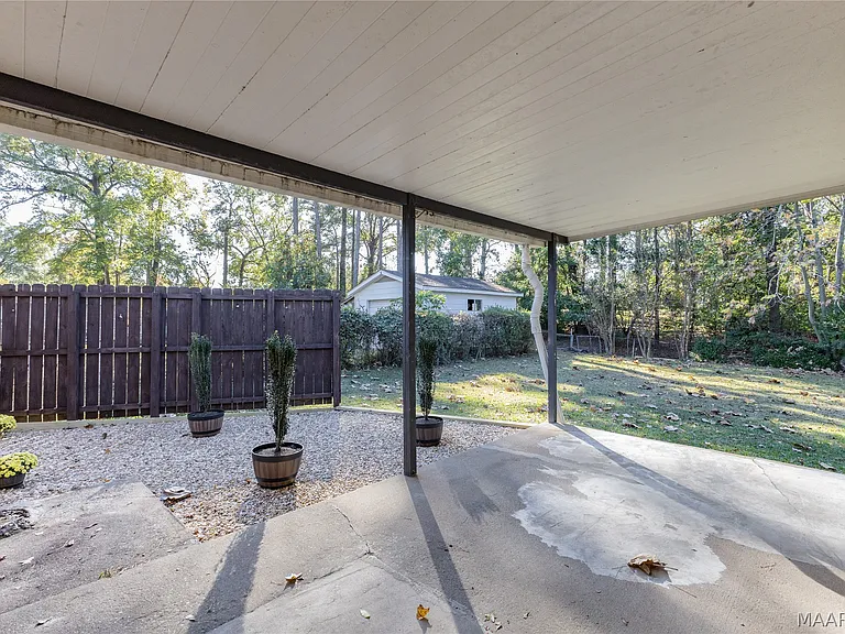 617 Wisteria Rd — Photo 39