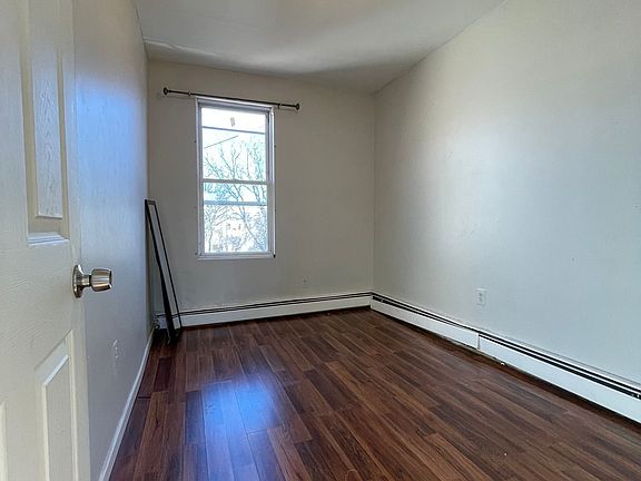 4th image of 112 Greenville Ave #3
