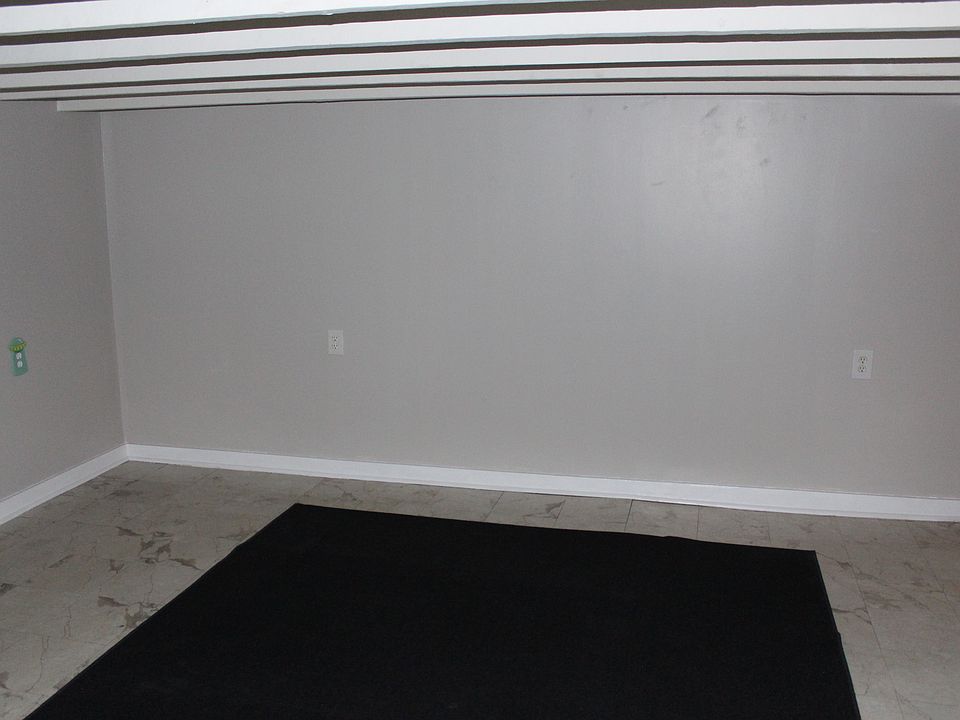 Living Room Picture 1