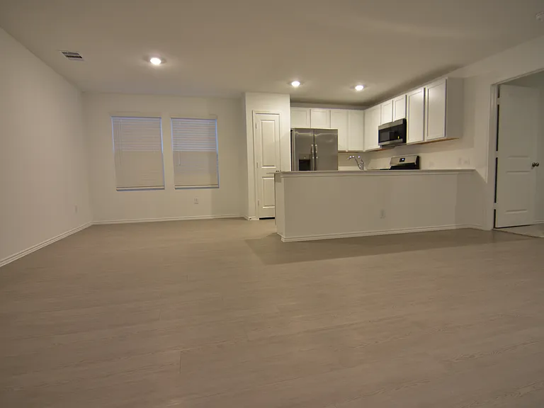 409 Keefer Ln — Photo 25