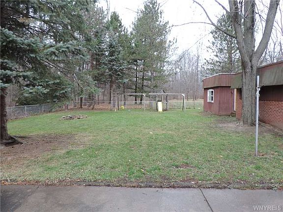 3rd image of 364 Oak St