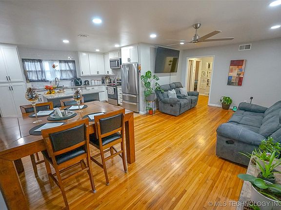 5th image of 524 W Toledo St