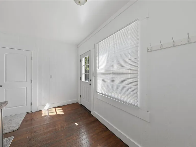 324 W Church St — Photo 17