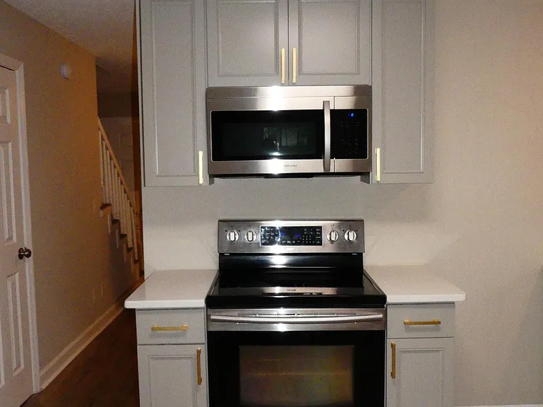 SS appliances included in rent.