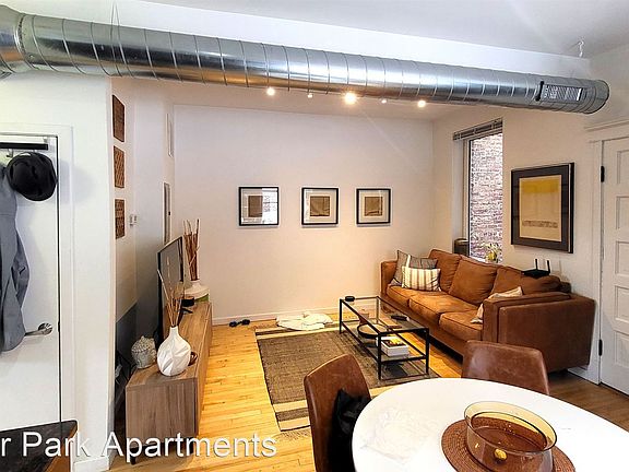 3rd image of 945 N Western Ave #8536456