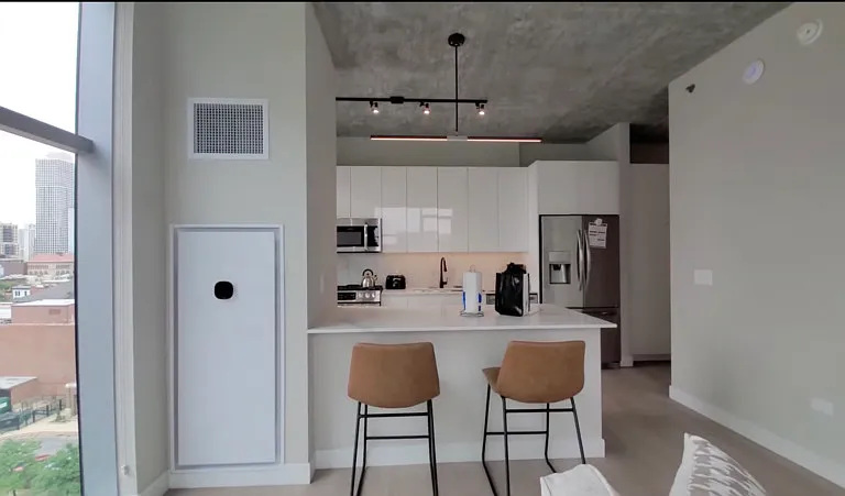 107 W Hubbard St #20 — Photo 2