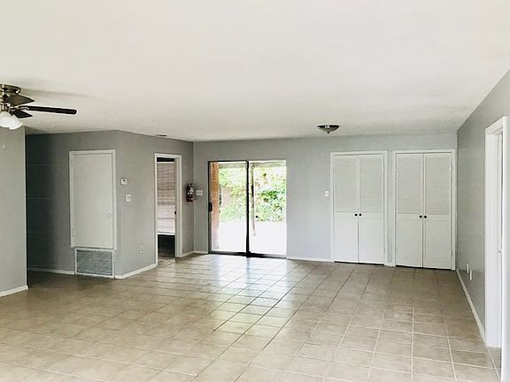 Spacious & open concept living room