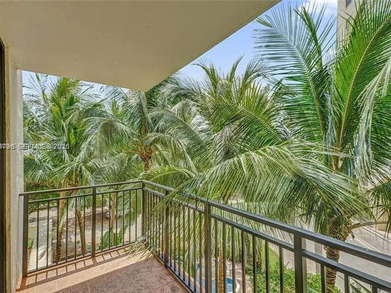 888 Douglas Rd #CU-304 — Photo 4
