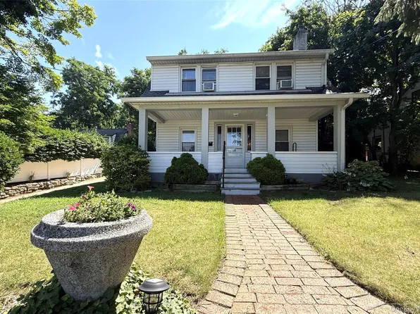 15 Maple Grove St, Great Neck, NY 11023