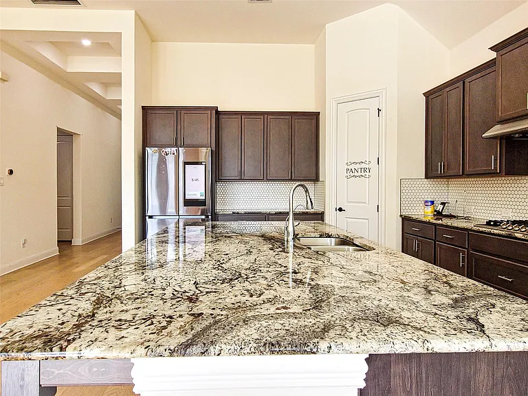 813 Sunny Ridge Dr — Photo 7