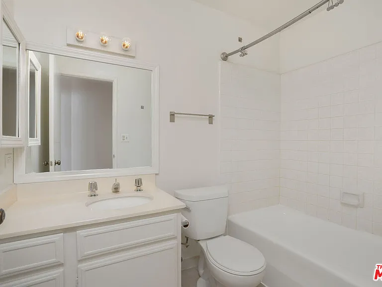 953 4th St #300 — Photo 10