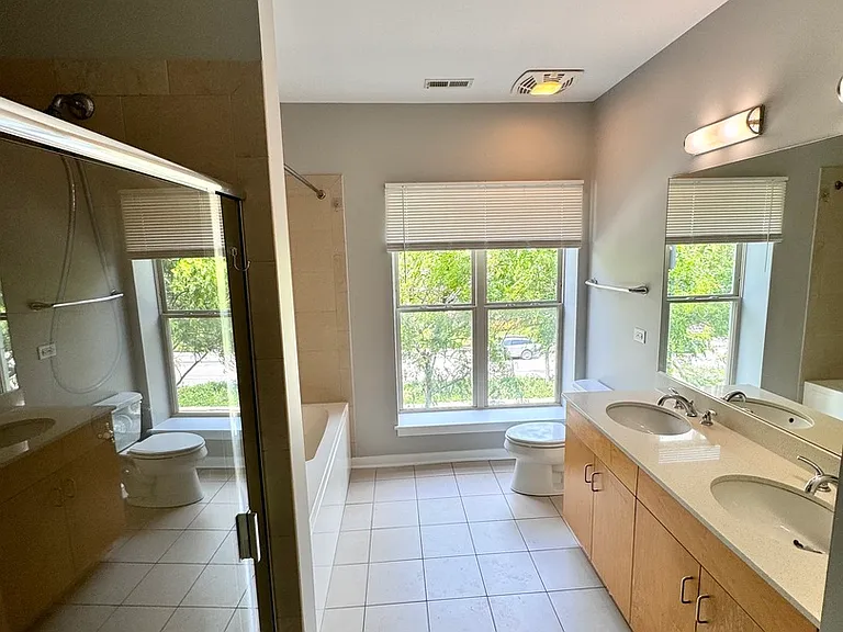 1075 W Roosevelt Rd #305 — Photo 22