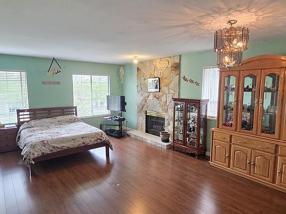 3rd image of 14919 Spenser Dr