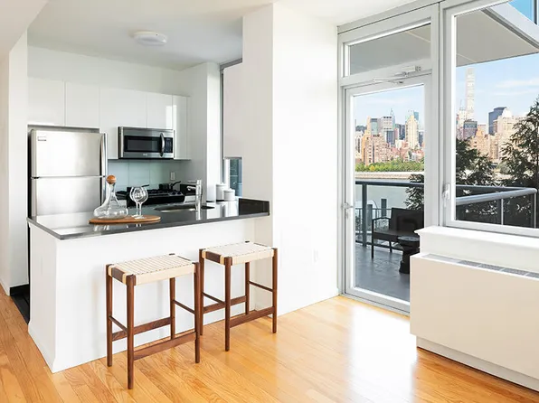 4540 Center Boulevard image 4 of 9