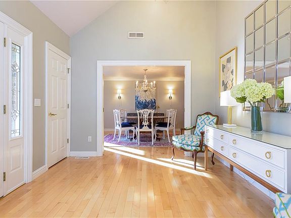 4th image of 1325 Waterford Dr