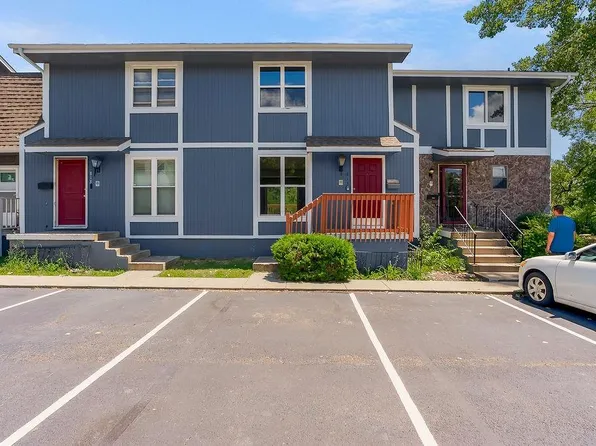 813 Lakeview Dr, Grandview, MO 64030