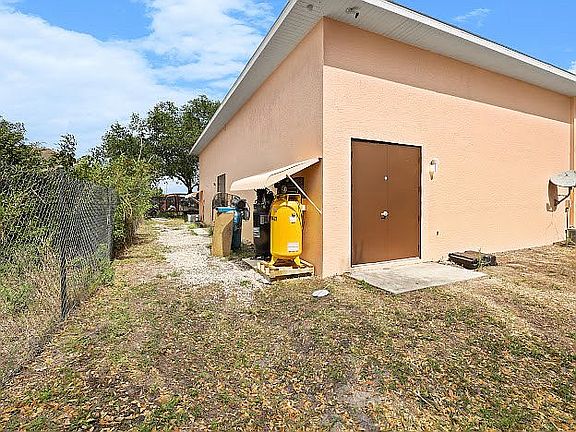 3rd image of 434 NE 3rd Ave