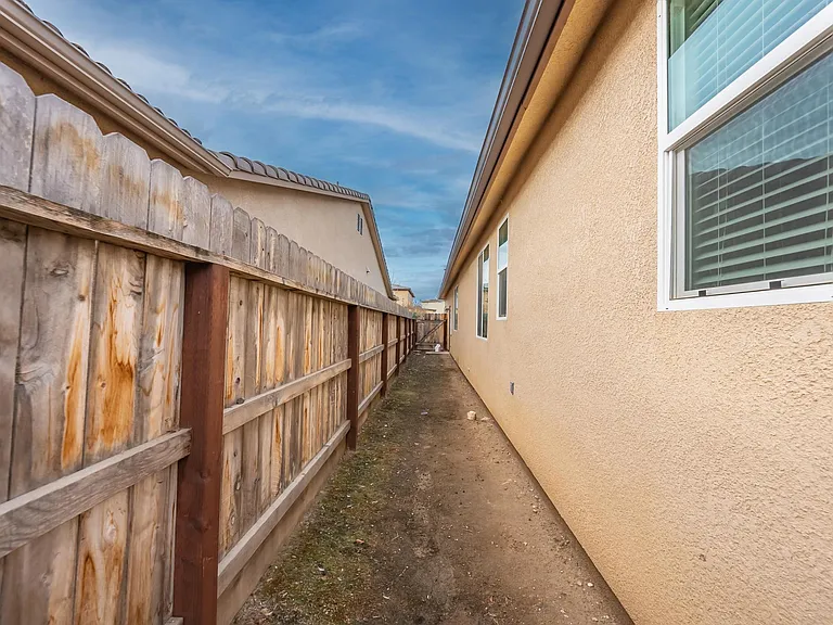 3555 Encino Ave — Photo 34