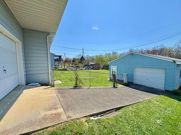 4th image of 135 Ruth Ave