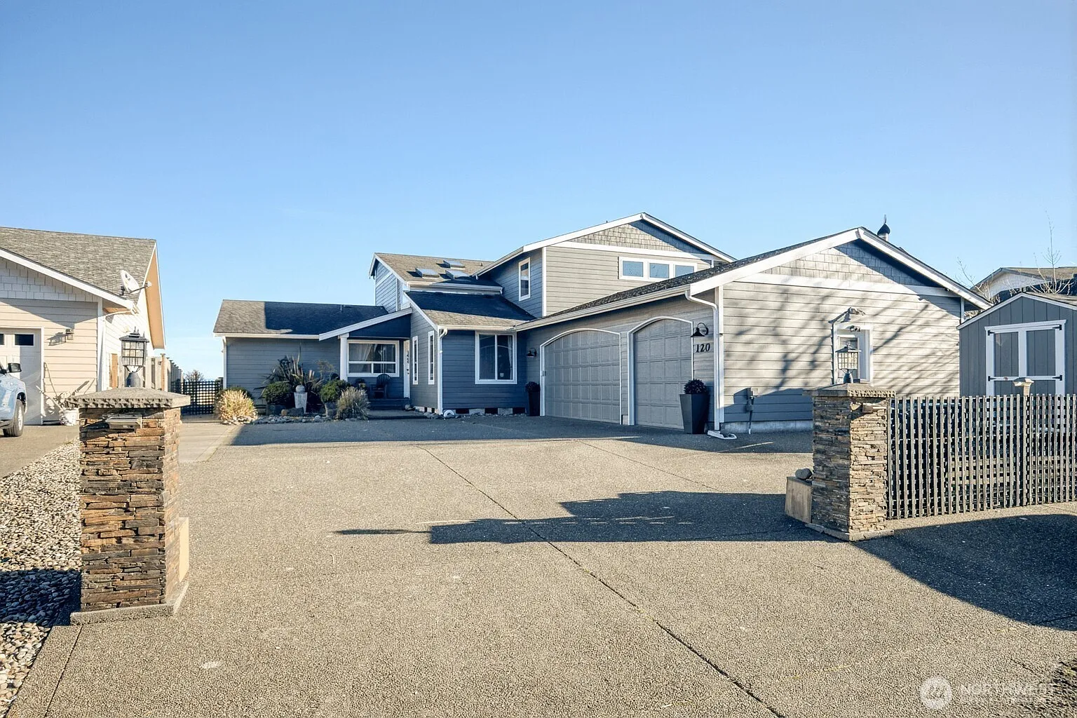 120 Sunrise Avenue SE photo 1