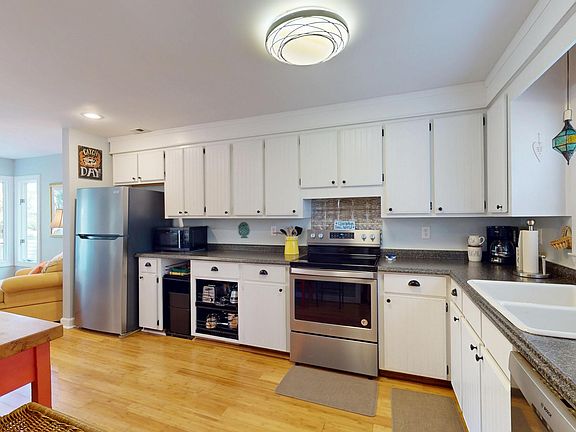 4th image of 781 Lake Frances Dr