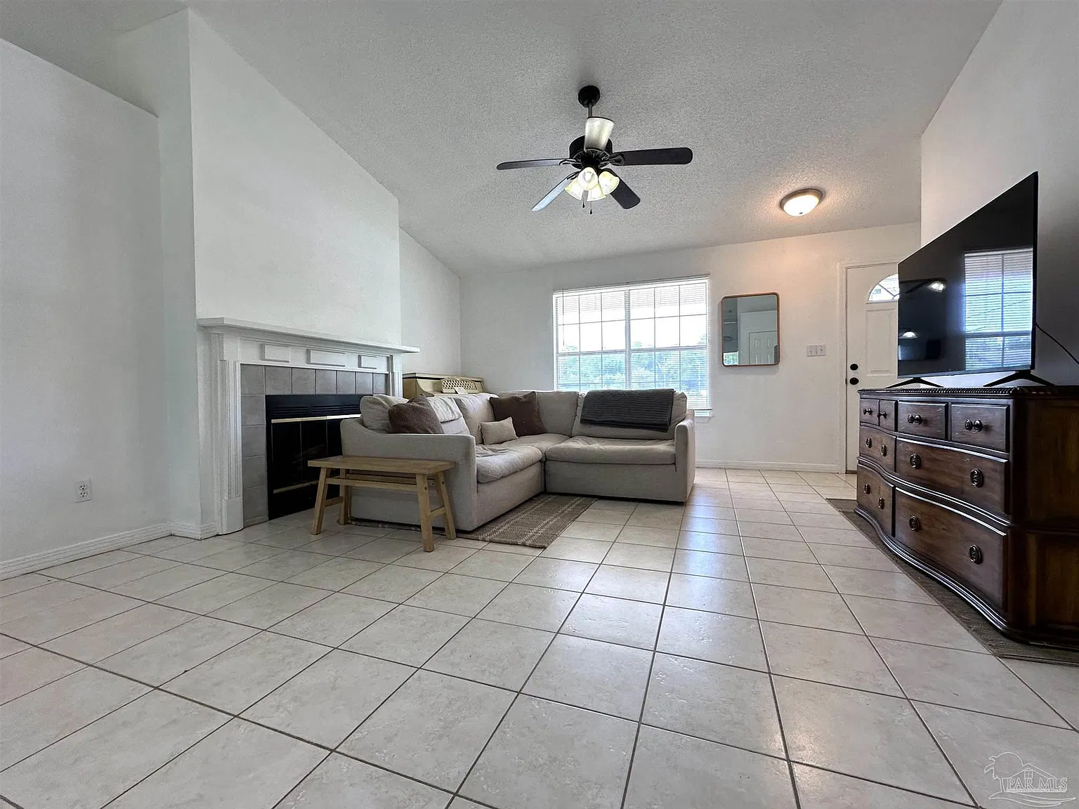 3 bed, 1230 sqft, $1,695 — Photo 3