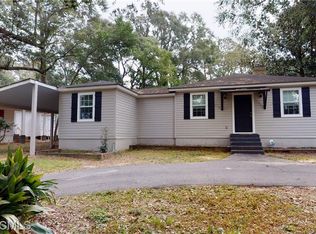 304 Pineview Ln W, Mobile, AL 36608