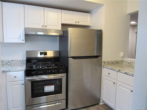 4th image of 10 Lexington Hl Unit 1