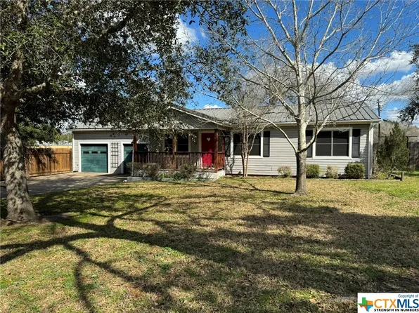 623 N Church St, Goliad, TX 77963